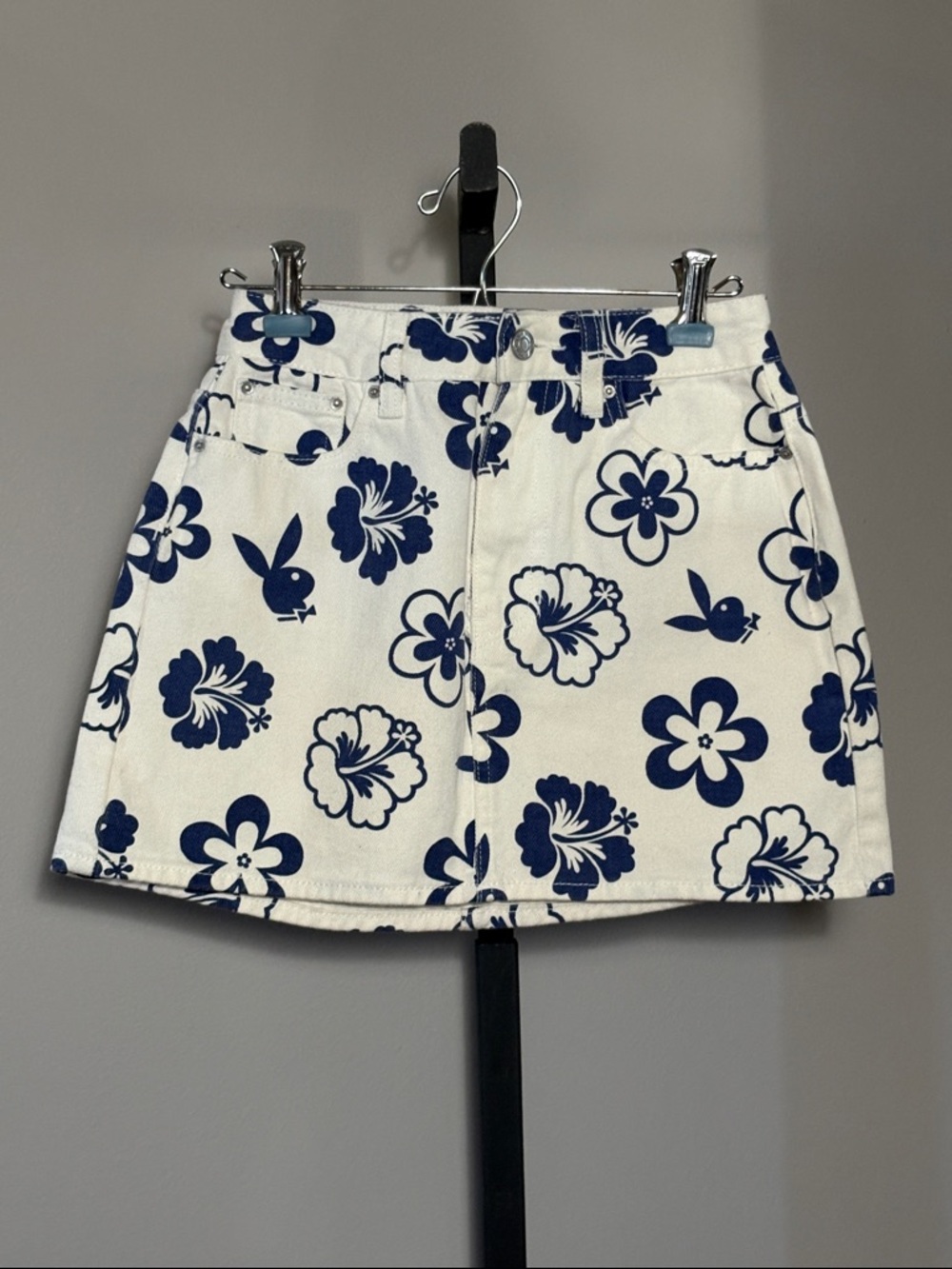 Playboy x PacSun Size 24 White & Navy Denim Jean Floral Mini Skirt